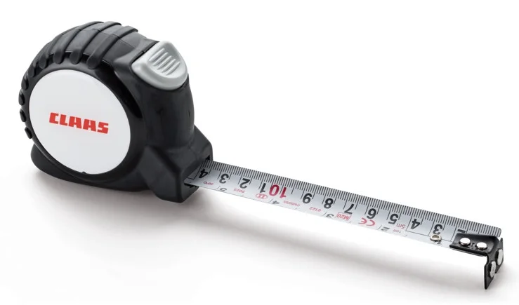 Flexómetro o cinta métrica original de la marca CLAAS con 5 metros de longitud. Herramienta de medición profesional con carcasa resistente y clip de sujeción para uso en taller o campo.