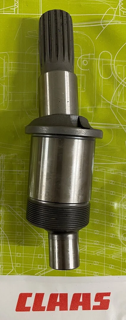 Eje original CLAAS para el grupo de corte de cosechadora en oferta. Recambio oficial diseñado para soportar altas cargas de trabajo y garantizar la transmisión de potencia al sistema de siega.