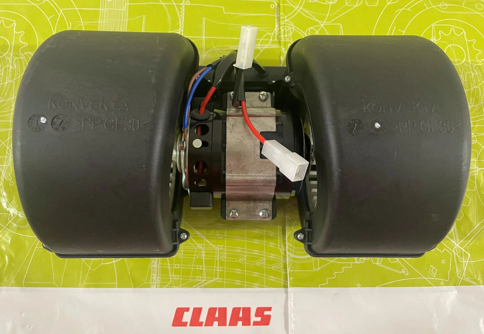 Ventilador de aire original CLAAS (Tipo 2) para climatización de cabina en oferta. Recambio oficial de alta eficiencia para asegurar la ventilación y el control de temperatura en maquinaria agrícola.